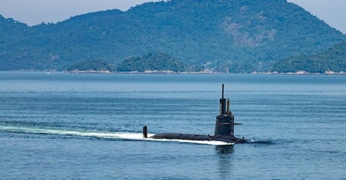 The S-BR, 71.6 m long and displacing 1,870 tonnes, can carry 35 crew and has six 533 mm launch tubes firing either Naval Group F21 heavy weight torpedoes or MBDA Exocet SM39 Block 2 Mod 2 missiles.