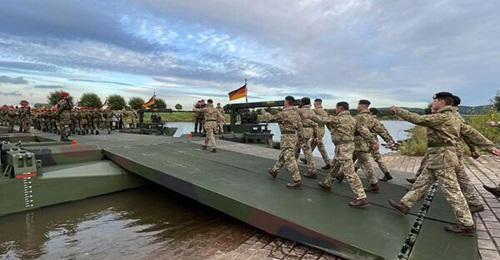 The German and British armies stood up binational Amphibious Engineer Battalion 130 in Minden, northern Germany, on 1 October.