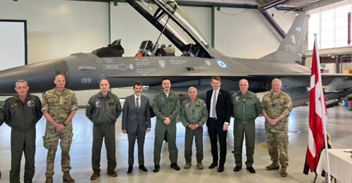 The backdrop to the signing ceremony in Denmark was an F-16BM aircraft in Argentine Air Force markings.
