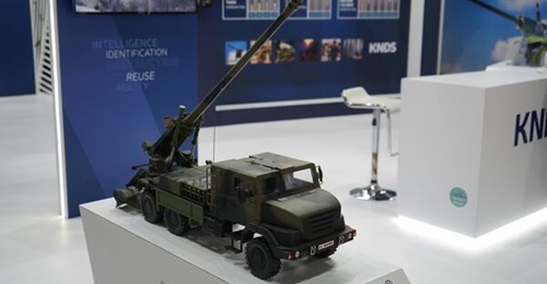KNDS France proposed its 6×6 CAESAR 155 mm/52 calibre SPH - a mock-up of which is displayed above from the DSA 2024 exhibition - to the Malaysian Army.