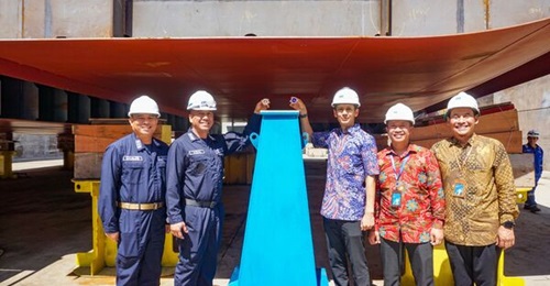 Philippine and Indonesian officials at the ceremony to lay down the Philippine Navy's fourth SSV on 29 May 2024 in Surabaya.