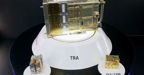 A model showing Hanwha Systems' brick-type TRB and tile-type TRB. Hanwha Systems' air-cooled AESA radar for UAVs will be made up of tile-type TRBs, which have 50% less volume compared with brick-type TRBs.