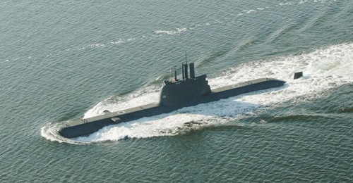 The Portuguese Navy's Type 214 submarine 
        
        . Sister boat 
        
        has conducted a test deployment of an AUV.