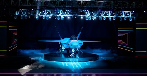 DAPA has said South Korea and Indonesia are “narrowing the gap” on an agreement on Jakarta's payments on the programme to develop the KF-21 fighter aircraft, seen here at the launch of the platform's first prototype.