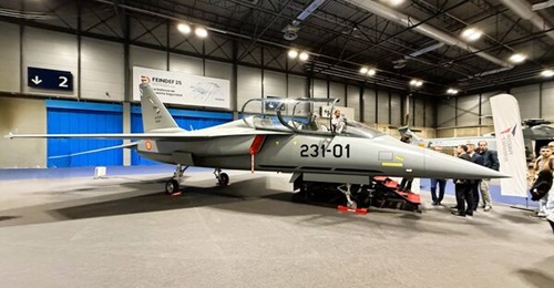A full-scale mock-up of the Hürjet advanced jet trainer was showcased at FIENDEF 2025 in Madrid.