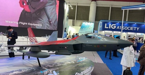 A model of the KF-21 with Indonesian livery on display at Indo Defence 2025.