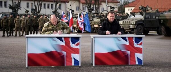 Wallace and Blaszczak signed a statement of intent on 18 November to co-operate on Poland's Narew ground-based SHORAD system.