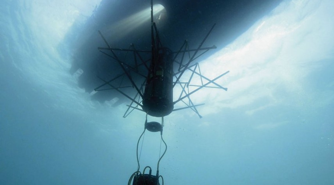 The Helicopter Long-Range Active Sonar (HELRAS) has been successfully integrated to the Seagull unmanned surface vessel.