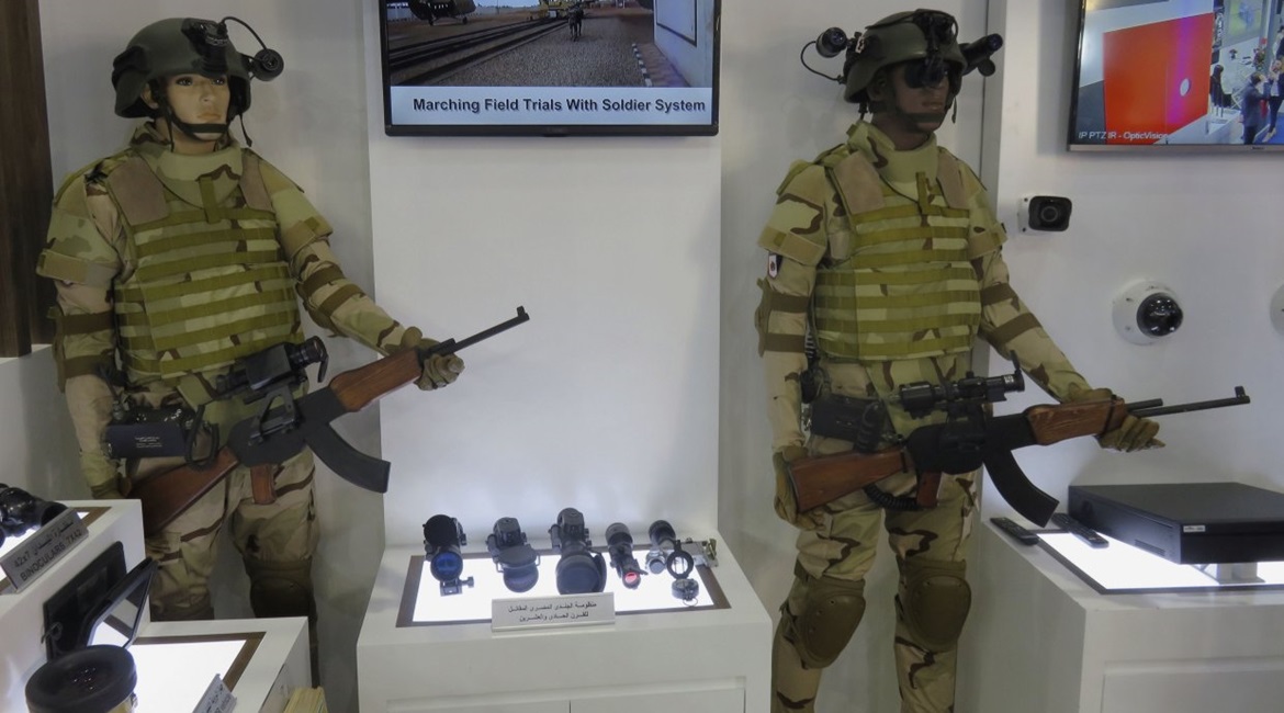 The EISS from AIO shown at IDEX 2019. Commander system is on the left and the soldier system is on the right. The control box can be seen on the belt on the right-hand side of each model.