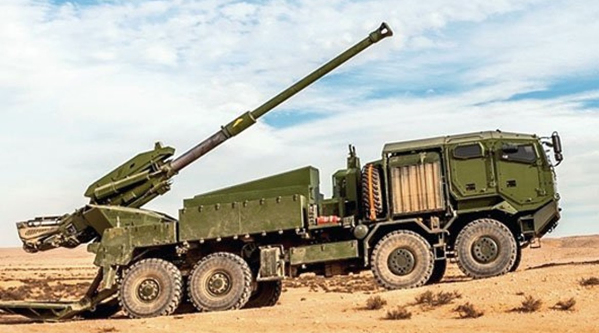 Two versions of the Elbit ATMOS, which is the basis for the IDF's new self-propelled howitzer.