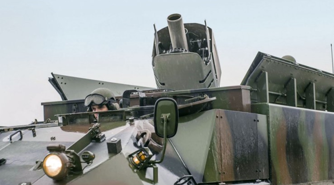 The RUAG Defence Cobra 120 mm smoothbore mortar system integrated into the rear of a GDLS-MOWAG Piranha 3+ 8×8 platform