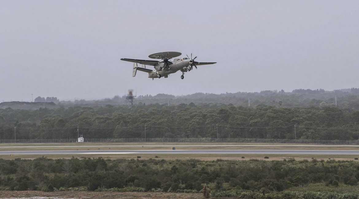 In December 2018 the JASDF performed training flights on the E-2D Advanced Hawkeye. Northrop Grumman delivered the first such aircraft to the JASDF on 29 March 2019.