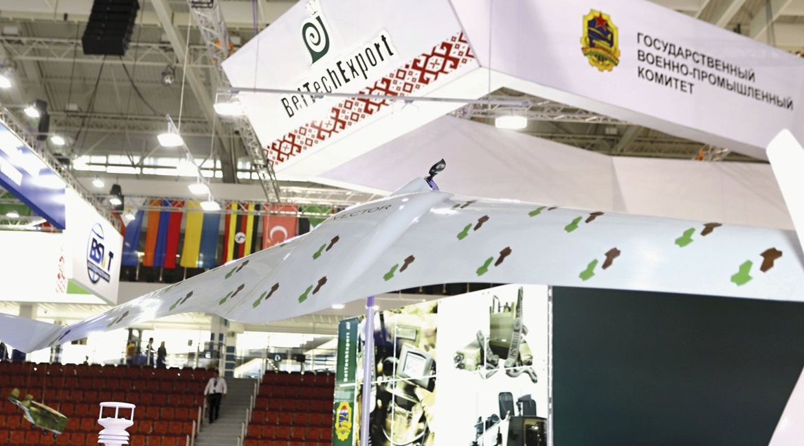 Belarus' AGAT-Sistemi Upravlenia's Berkut-3 unmanned aerial vehicle adopts a flying wing design. (Miroslav Gyurösi)