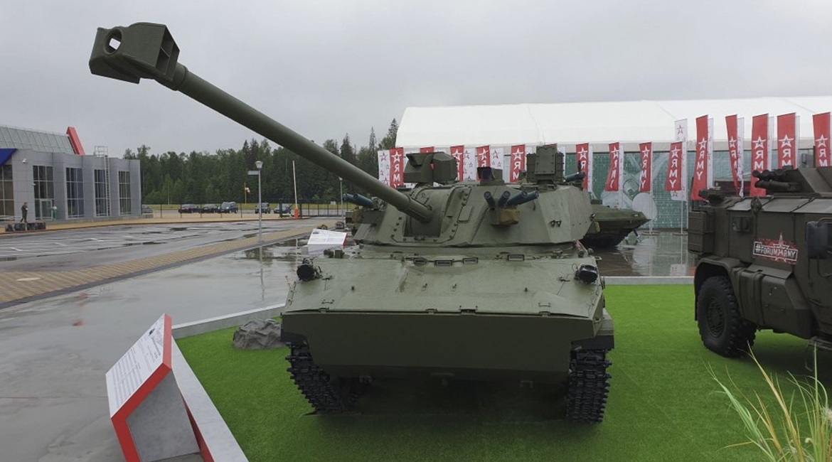 The 2S42 Lotos on display at the Army 2019 exhibition.