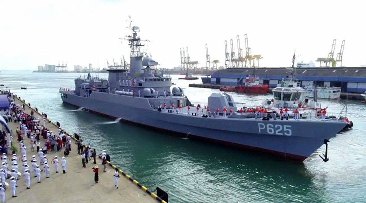 Ex-PLAN frigate , which was formally handed over to the SLN on 5 June, arrived at the Sri Lankan port of Colombo on 8 July.