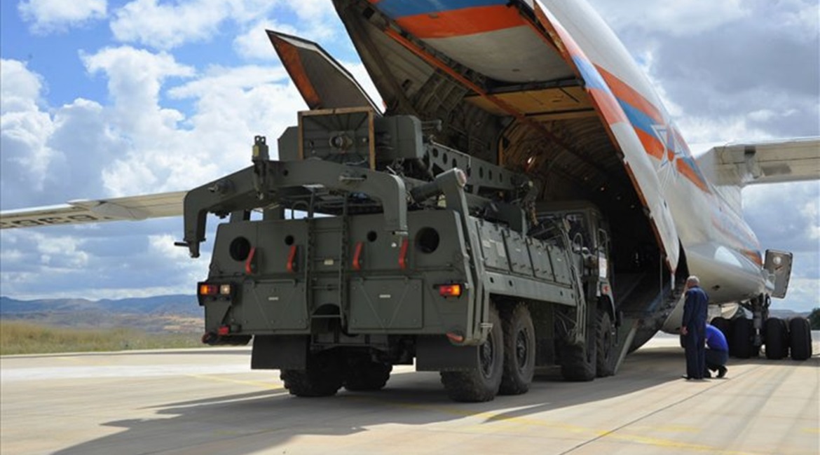 A TZM 22T6E2 'freight loading unit', or missile loader, on a Ural-532361 truck is shown leaving a Russian Ministry of Emergency Situations (EMERCOM) Il-76 after it landed at Mürted Air Base, northwest of Ankara, on 12 July 2019.