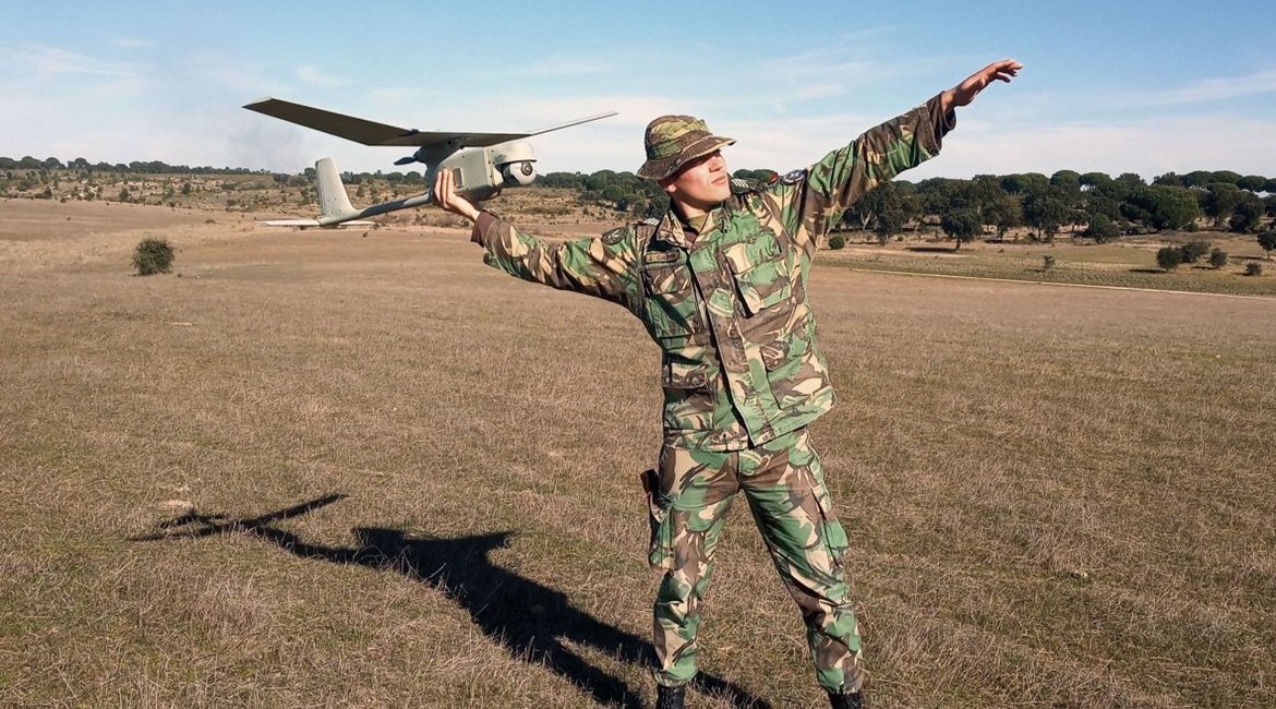 The Portuguese Army has already received several RQ-11B Raven DDL unmanned aircraft systems.
