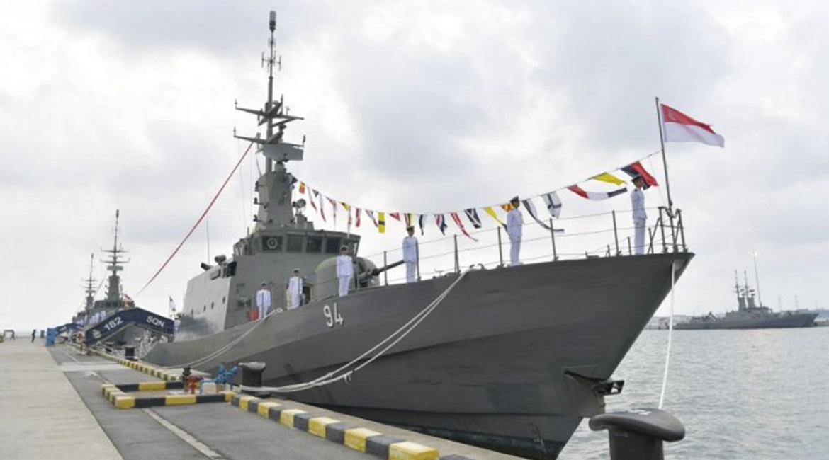 RSN patrol vessels RSS 
        
         (foreground), RSS 
        
         (middle), and RSS 
        
         (background-left) during their decommissioning ceremony on 27 August at Tuas Naval Base.