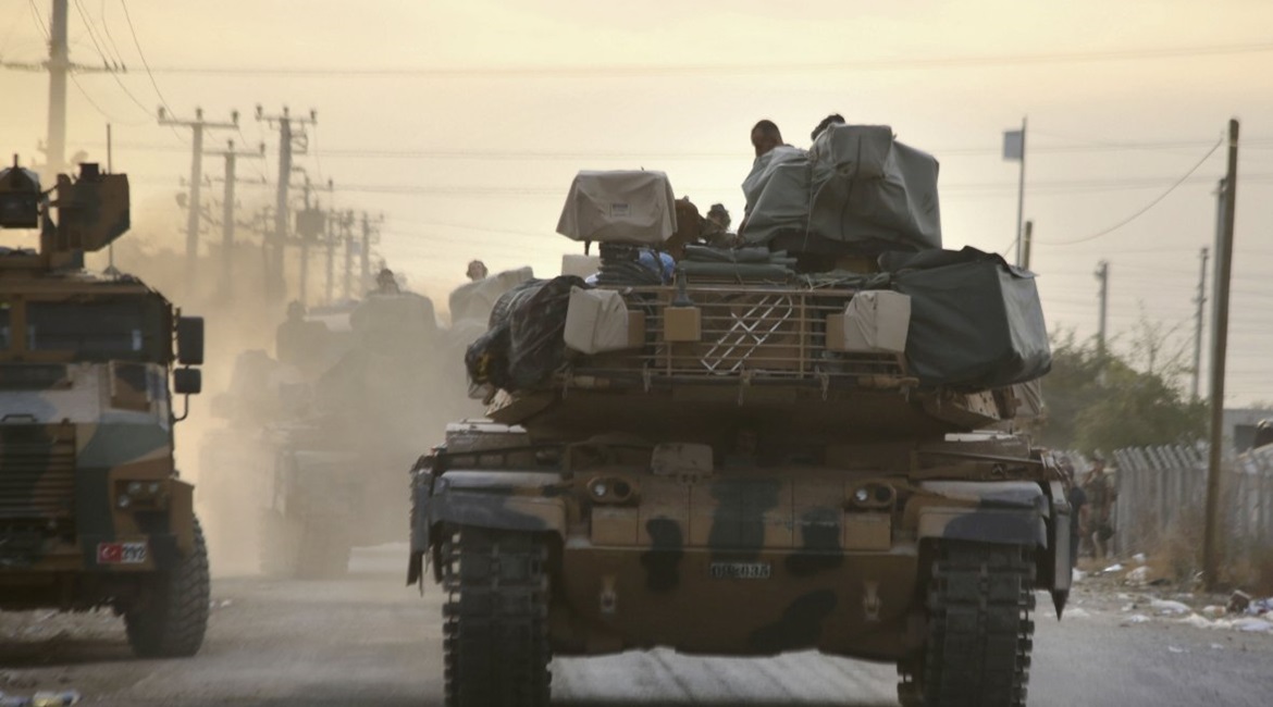 An M60TM with its turret rotated to the rear to show the TEPES mast-mounted electro-optical system (left), a remote weapon station that is probably the Aselsan SARP (right), and laser warning receivers (mounted on its bustle rack) on 11 October.