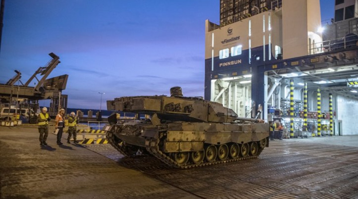 One of the final Leopard 2A6FIN MBTs delivered to Finland arriving at Vuosaari Harbour.