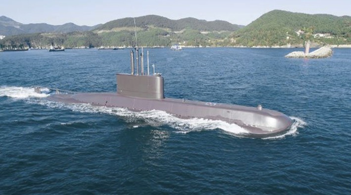 Chang Bogo-class submarine 
        
         was handed over to the RoKN on 31 October after undergoing a two-year-long upgrade programme.