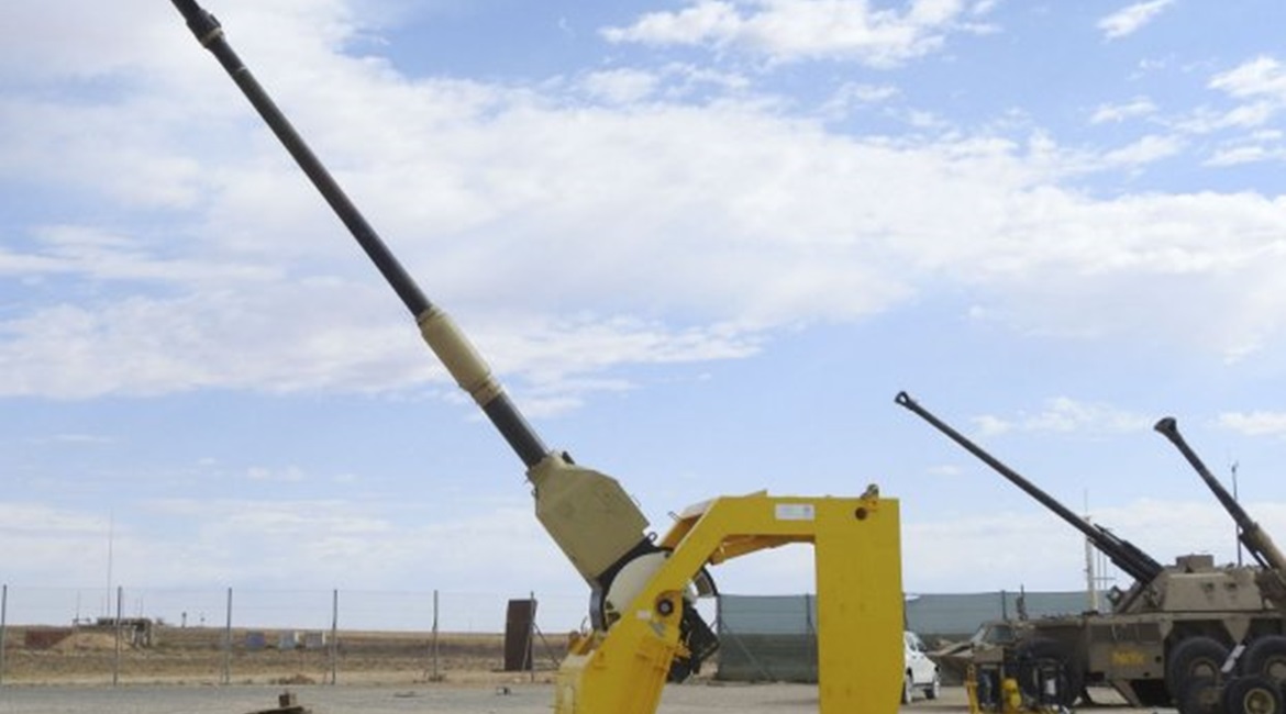 A G6 self-propelled howitzer with a 52-calibre gun (background) achieved the longest range ever attained with a conventional 155mm artillery round by firing it 76 km, while a PzH 2000 52-calibre gun (foreground) fired a shell 67 km at the Alkantpan tes...