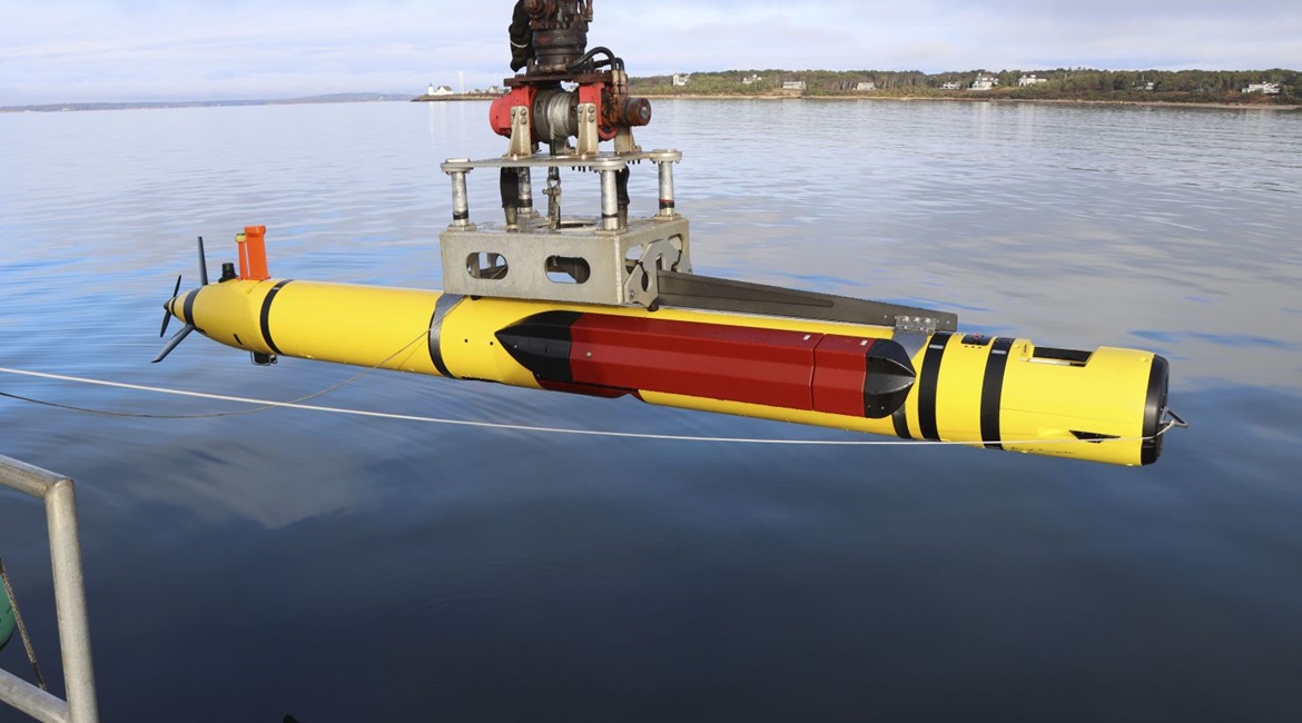A Hydroid REMUS 600 unmanned underwater vehicle is pictured fitted with an HISAS 2040 synthetic aperture sonar.