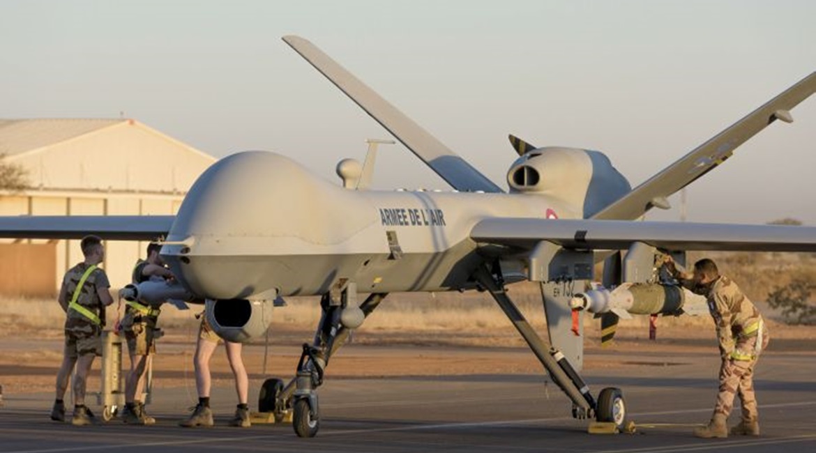 The French Reaper UAV gained its first weapons capability during a firing campaign from Niamey airbase in Niger on 15-17 December.
