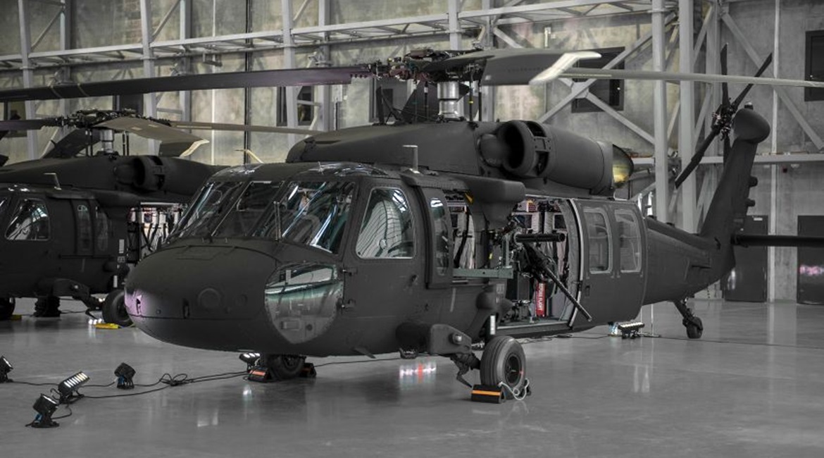 Poland's GROM special forces unit received four S-70i Black Hawk helicopters in an official handover ceremony at the 1st Air Base in Warsaw on 20 December.
