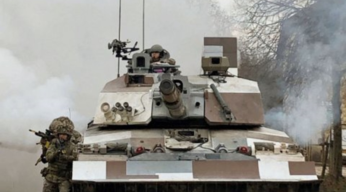 The Challenger 2 Streetfighter II concept, with the ATGM visible on the right of the turret.