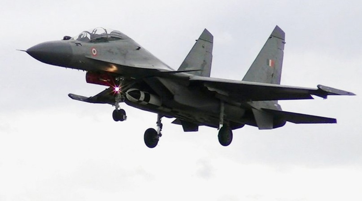 An IAF Su-30MKI fighter aircraft carrying a BrahMos-A missile ahead a test launch in May 2019.