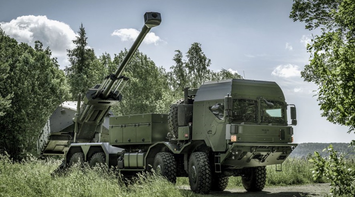 An Archer 155 mm/52 calibre self-propelled artillery system based on a RMMV HX2 8×8 platform.