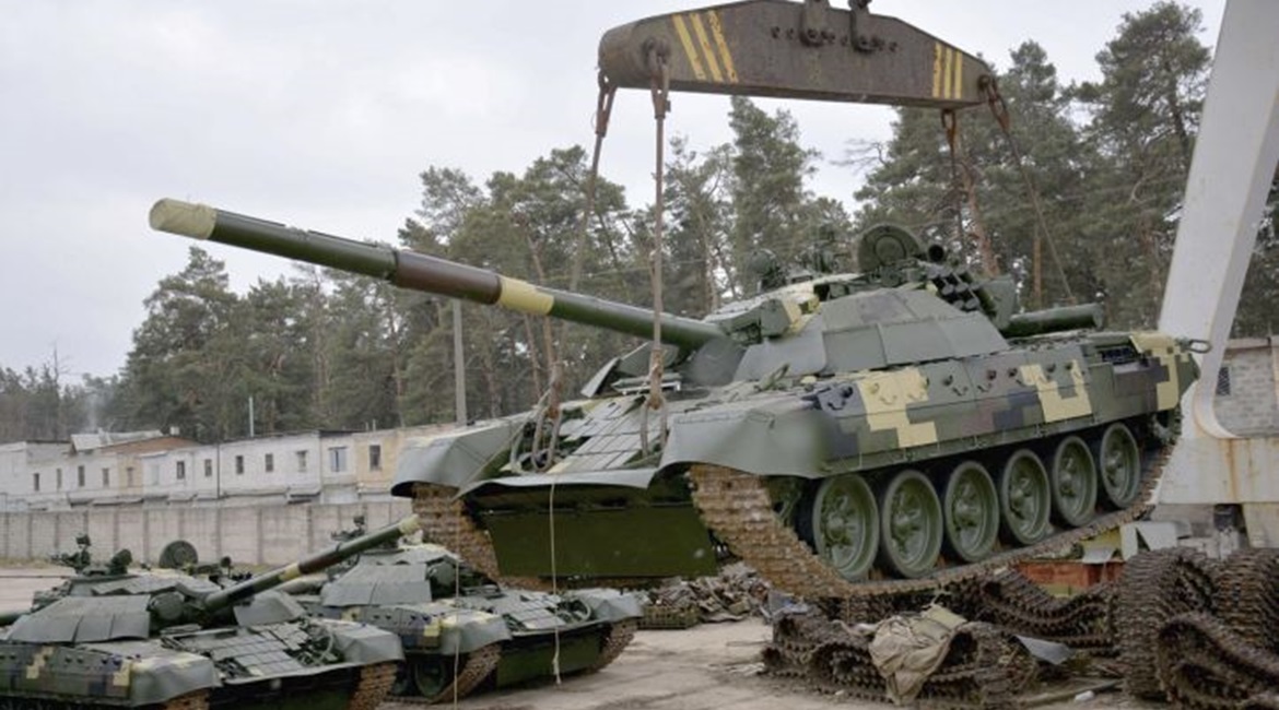 The first T-72AMTs being transferred to the Ukrainian Armed Forces.