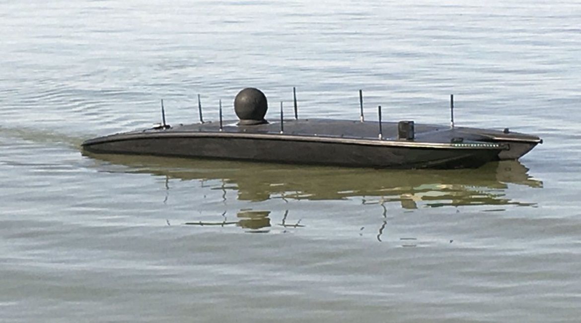 A MANTAS T12 unmanned surface vehicle seen with a SeaFLIR sensor.