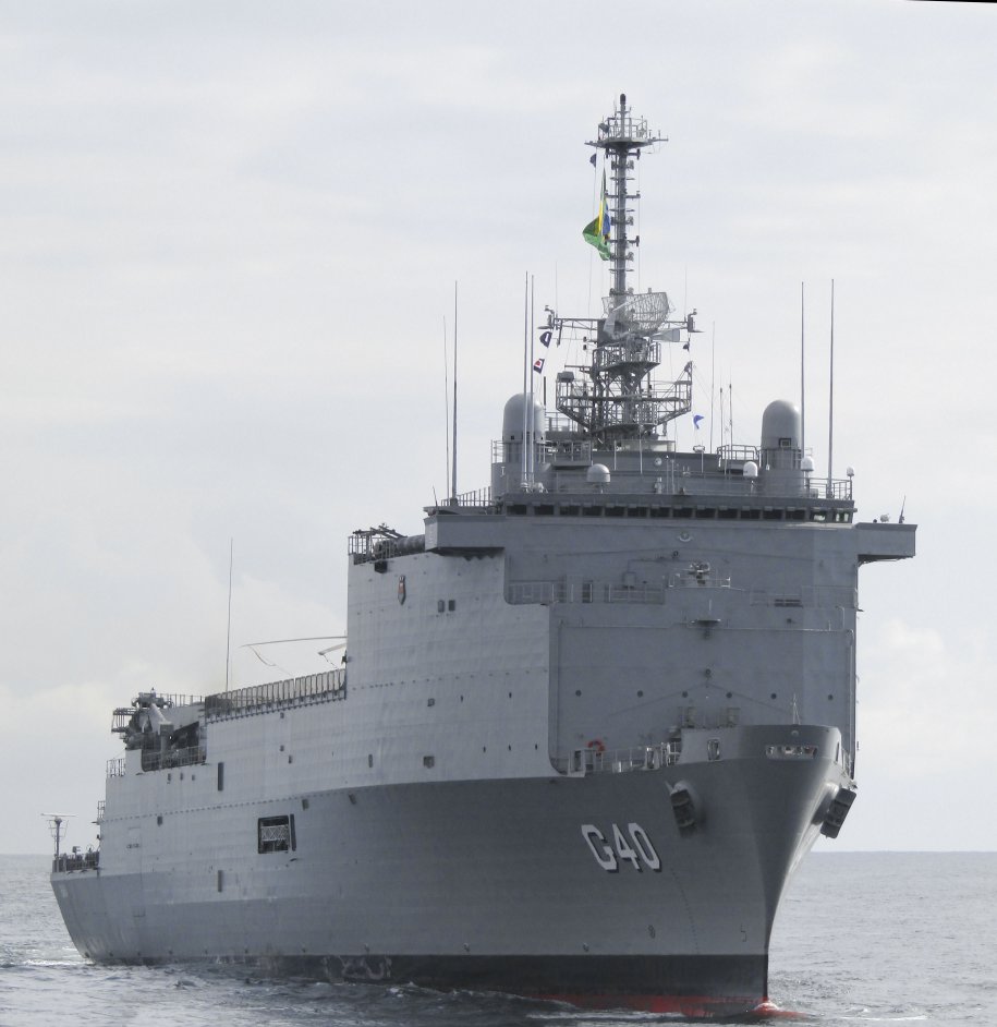 The former French Foudre-class LPD FS
Siroco
was transferred to Brazil on 10 March 2016 to become the multipurpose amphibious ship
Bahia
(G40).
(Victor Barreira)