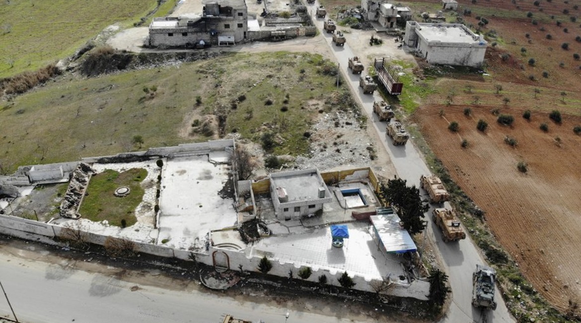 Turkish reinforcements cross the border into Idlib province on 22 February.