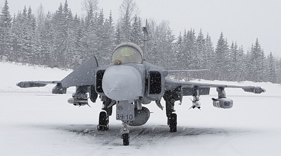 Seen in Finland earlier in the year, the Gripen E is being offered to Canada. With both nations looking to replace 'classic' Hornet fighters in around the same timeframe, many of the operational and industrial benefits that Saab spelled out for Finland...