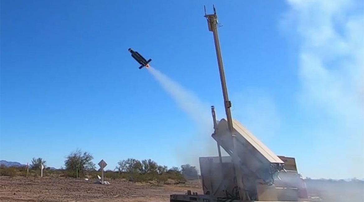 Alternative launch configuration: a Coyote Block 2 is launched from a palletised launcher. Optimised for FOB-type protection missions, the addition of an antenna to this configuration allows multiple launchers to be controlled by a single C2 system