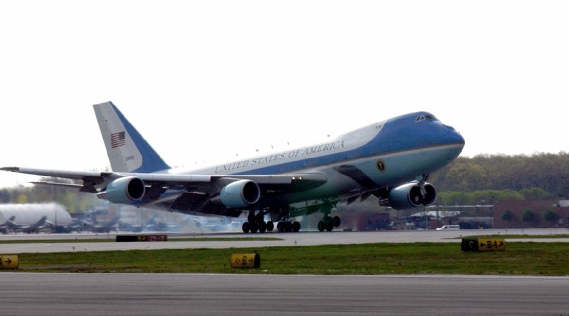 The landing of a VC-25A (undated image). The US Air Force began modifying the first of two Boeing 747-8 commercial aircraft that will soon become VC-25Bs and be known as Air Force One when the US president is on board.
