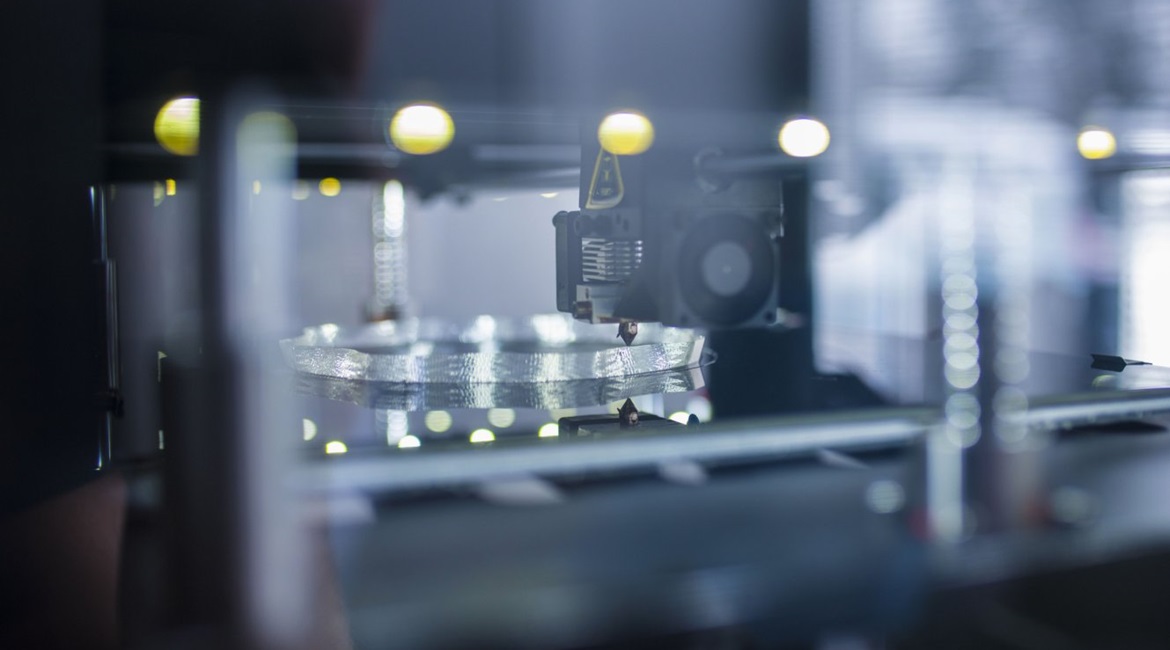 Aerospace companies are being drafted in to help design and build ventilators to help cope with the coronavirus pandemic, based on their high-technology capabilities such as 3D printing.