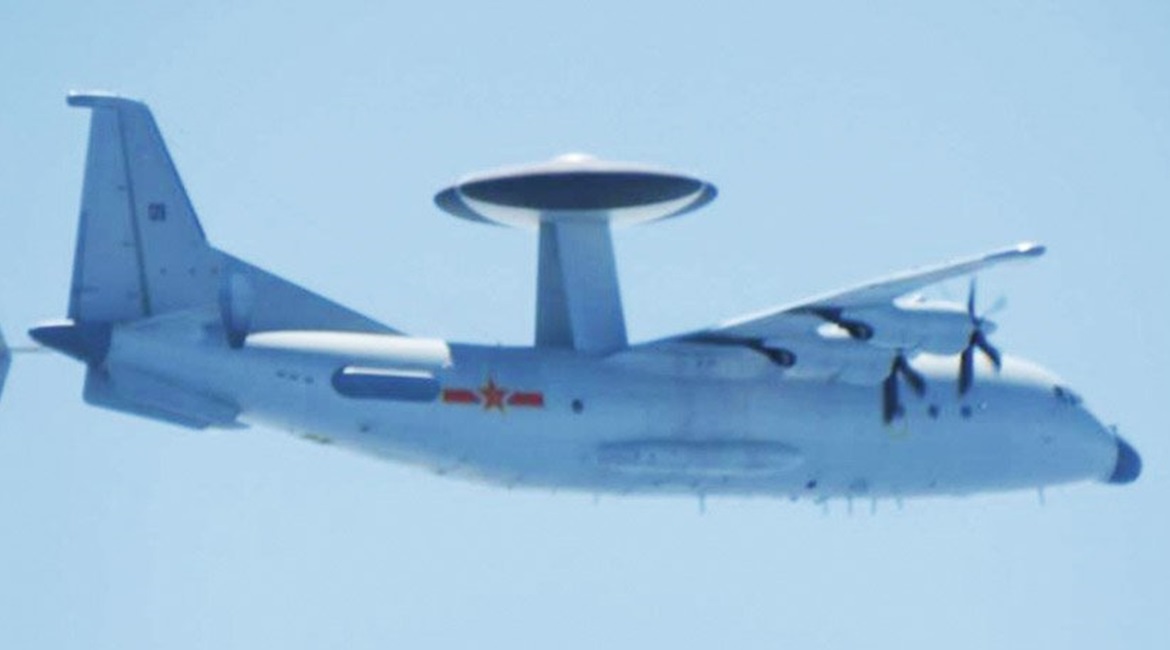 A Chinese Y-9 airborne early warning and control aircraft spotted by the JASDF flying over the East China Sea on 23 March 2020.