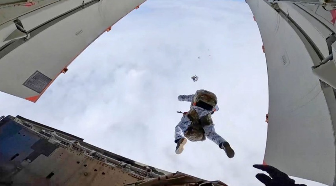 Russia's VDV undertaking the world's first parachute jump from an aircraft at a height of 10 km in the Arctic close to Franz Josef Land. Russian Defence Minister Sergei Shoigu said Russian paratroopers performed the jump in commemoration of the upcomin...