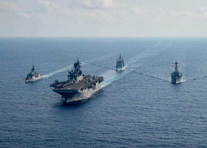 RAN guided-missile frigate HMAS
Parramatta
(FFH 154), left, sails with USN amphibious assault ship USS
America
(LHA 6), guided-missile cruiser USS
Bunker Hill
(CG 52), and guided-missile destroyer USS
Barry
(DDG 52) on 18 April as part of joint training activities in the South China Sea, a move that was criticised by Beijing.