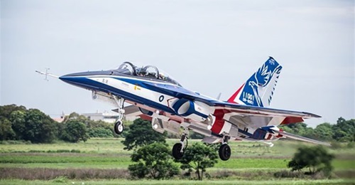 The Brave Eagle makes its maiden flight on 10 June. The RoCAF plans to buy 66 to replace its ageing AIDC AT-3 trainers by 2026, while a light fighter AT-5 variant is intended to replace the service's Northrop F-5E/F Tiger IIs.