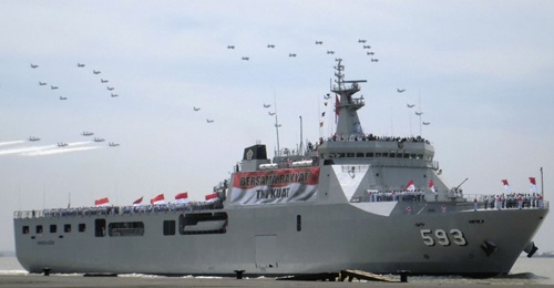 Indonesia is in talks with the UAE for a 163 m version of its LPD, one of which is seen here during a sail-pass in Surabaya.