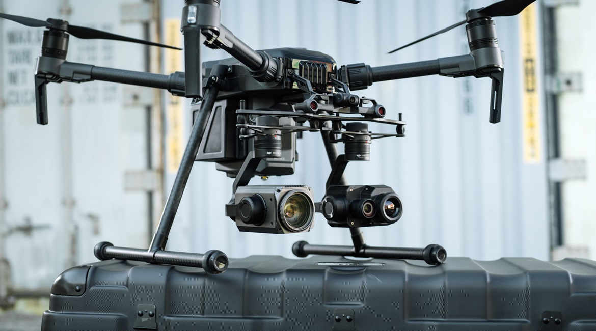 The DJI Matrice 210 RTK UAV that Sincronia Logistica uses to deliver medical supplies in Mexico. The company replaced the stock antenna with a company-developed antenna to extend the range from 3-4 km to almost 10 km.