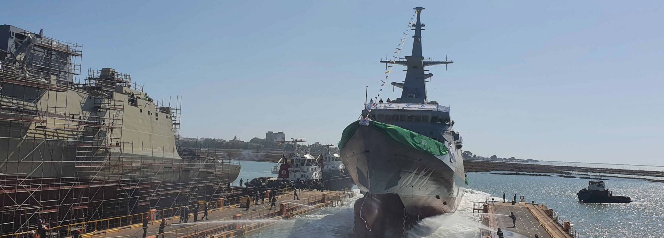 Al Jubail
is launched at Navantia’s San Fernando yard.
Al Diriyah
can be seen on the left.
(Navantia)