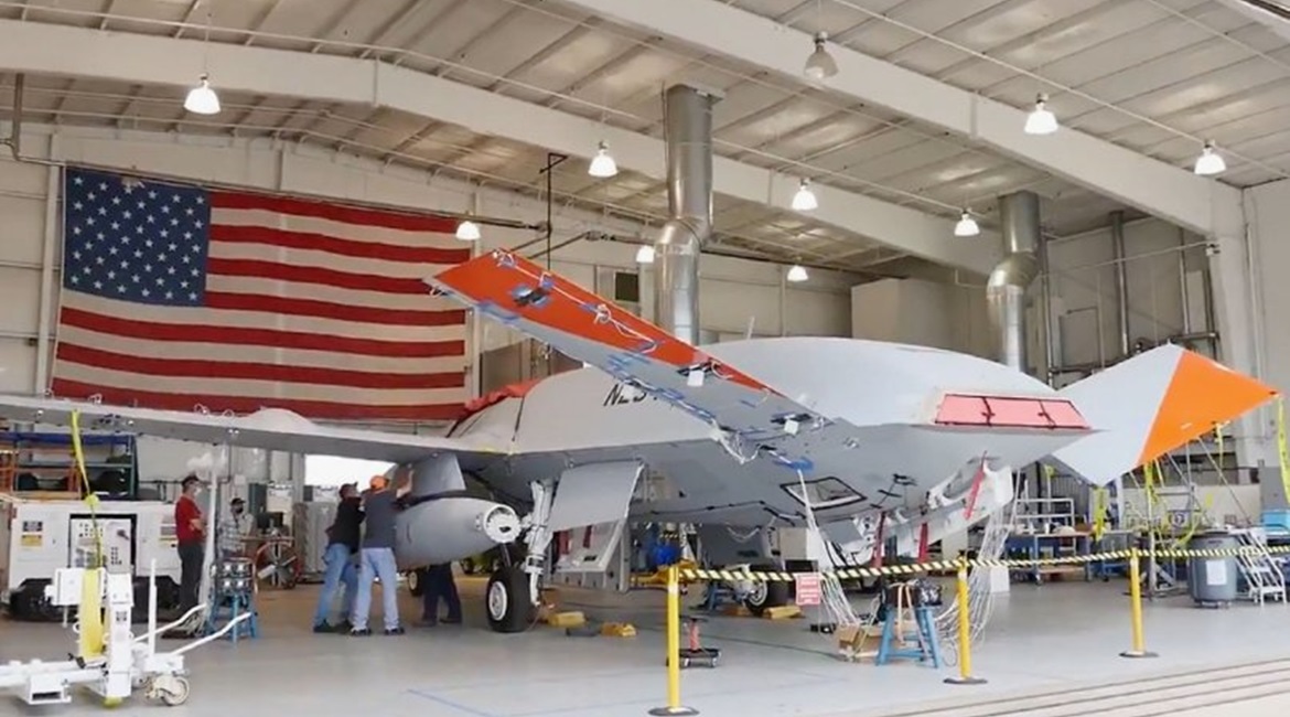 Screen capture of the underwing refuelling pod being mounted on T1.