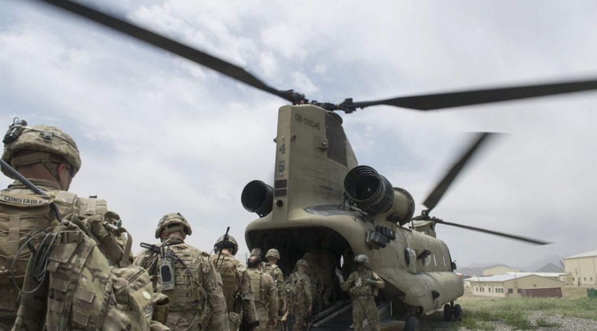 US soldiers enter a US Army CH-47 Chinook helicopter at an Afghan National Army combat outpost in Afghanistan on 23 June 2015. US President Donald Trump has announced plans to further cut the number of US troops in Afghanistan to between 4,000 and 5,00...
