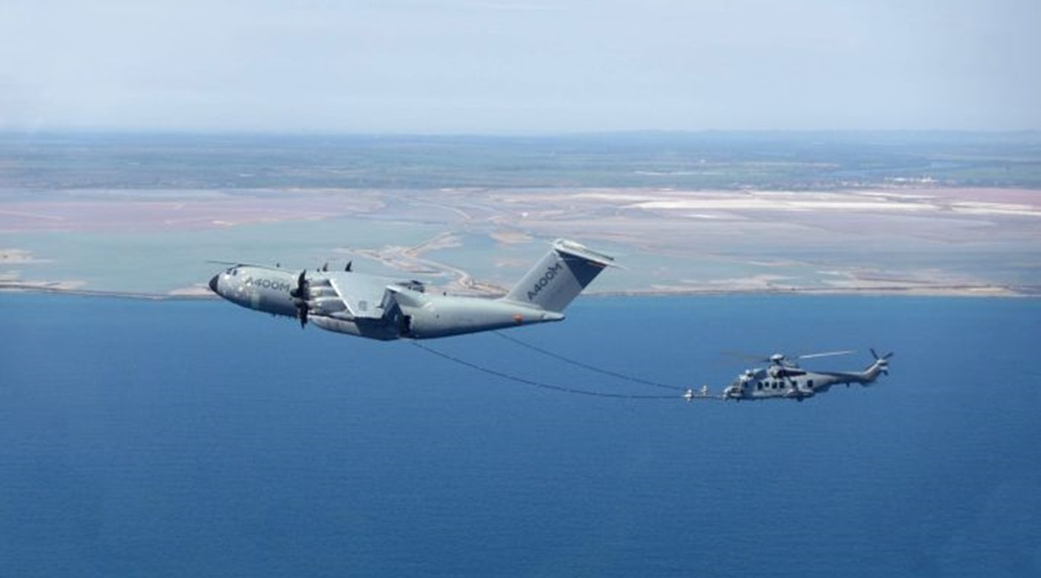 'Wet' aerial refuelling contacts between an A400M and H225M helicopter were made for the first time during trials in late July, the DGA announced on 19 August.